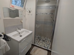 Salle d'eau partagée