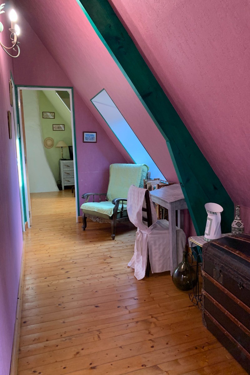 Couloir cosy desservant les 3 chambres et la salle d'eau et WC.