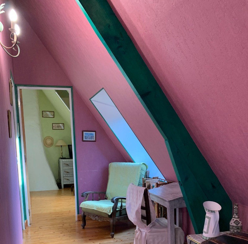 Couloir cosy desservant les 3 chambres et la salle d'eau et WC.