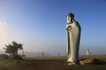 la vallée des Saints à Carnöet