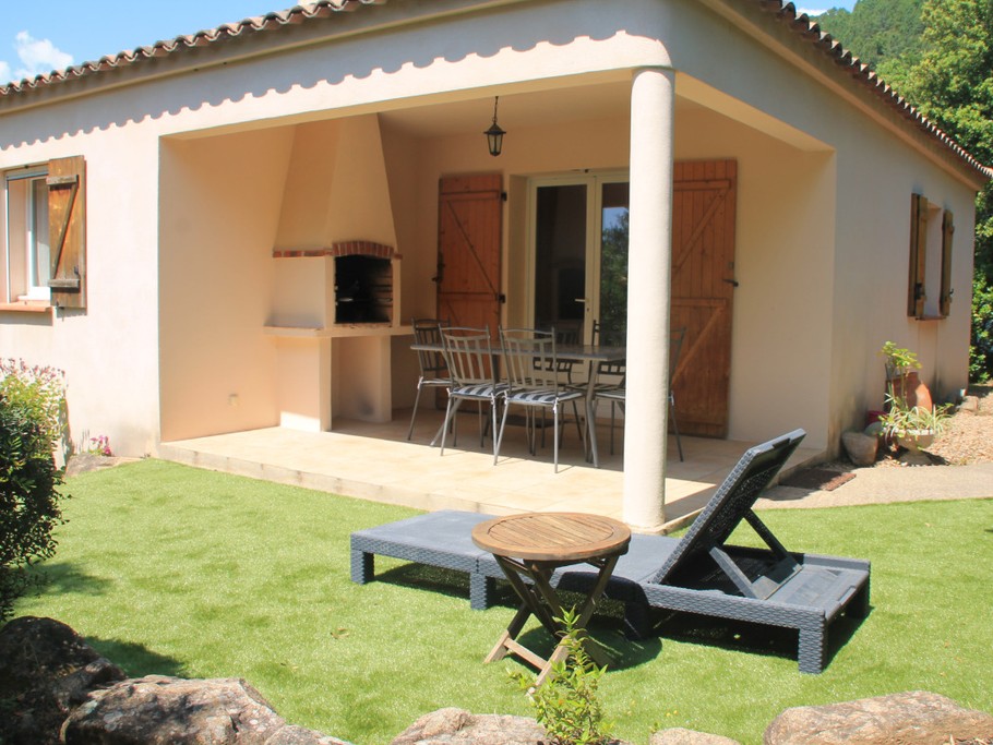 Espace détente devant la terrasse