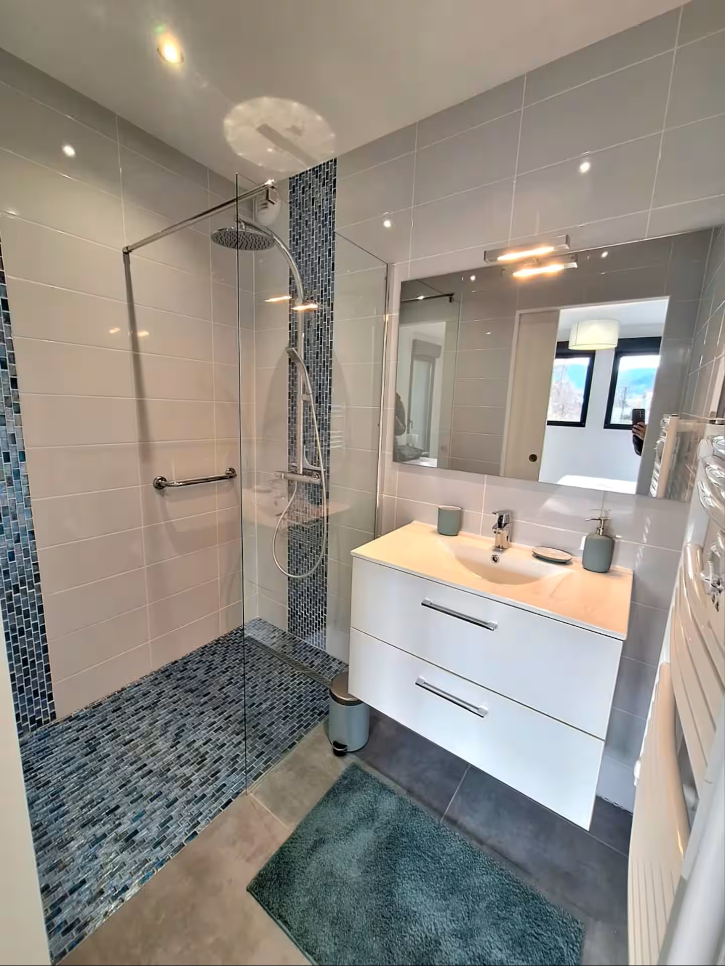 Salle d'eau - Gîte au cœur du centre ville de Gérardmer