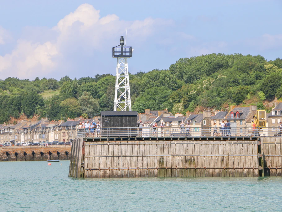 Cale de la Fenêtre sur le Port de la Houle à Cancale