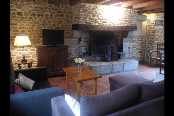 Gîte de pêche, au bord de la rivière La Creuse, 6 personnes, à Glénic en Creuse