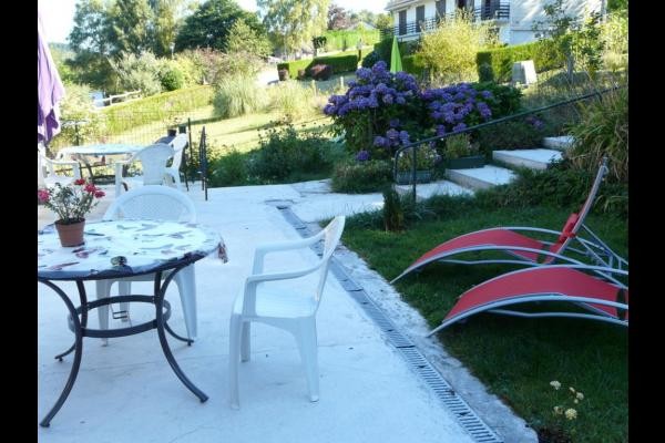 Jardin terrasse GITE NATHALIE 87120 Beaumont du Lac