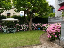 Profitez de ce magnifique jardin fleuri