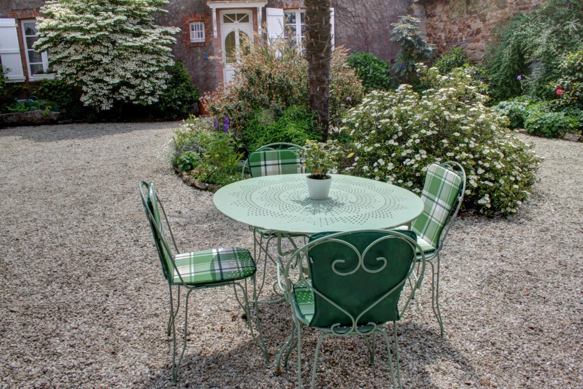 salon de jardin à disposition