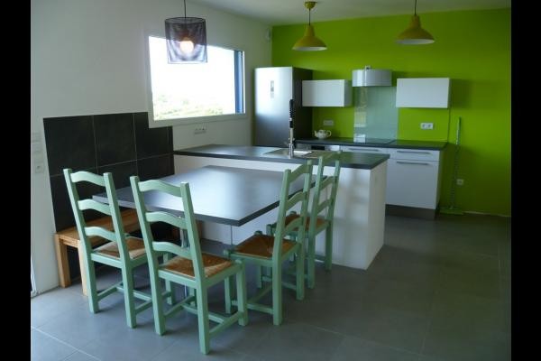 Cuisine lumineuse entièrement équipée