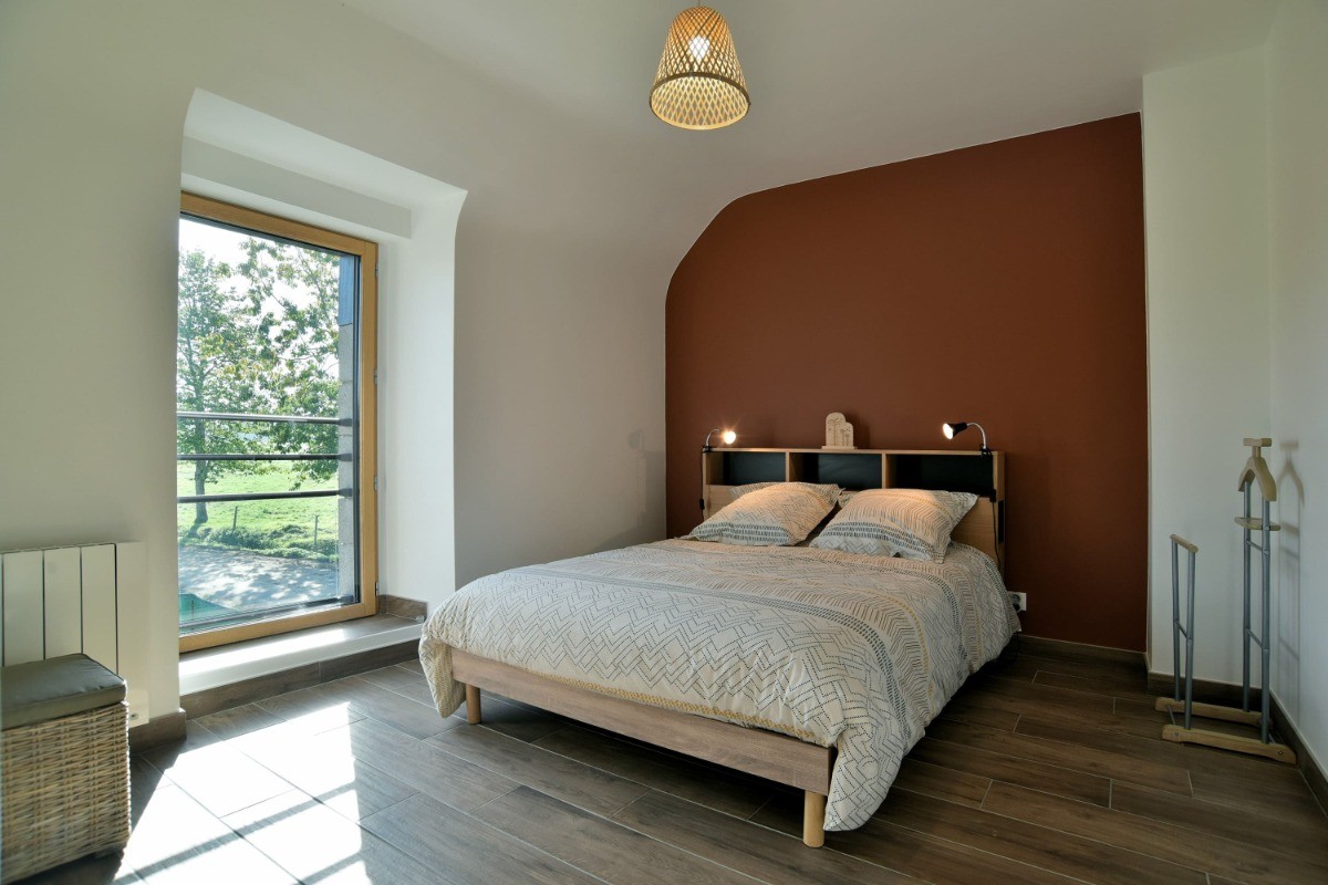 Chambre pour 2 personnes (lit 140 x 190 cm) avec large dressing.