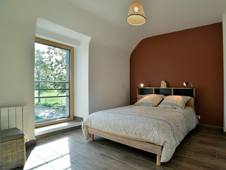 Chambre pour 2 personnes (lit 140 x 190 cm) avec large dressing.