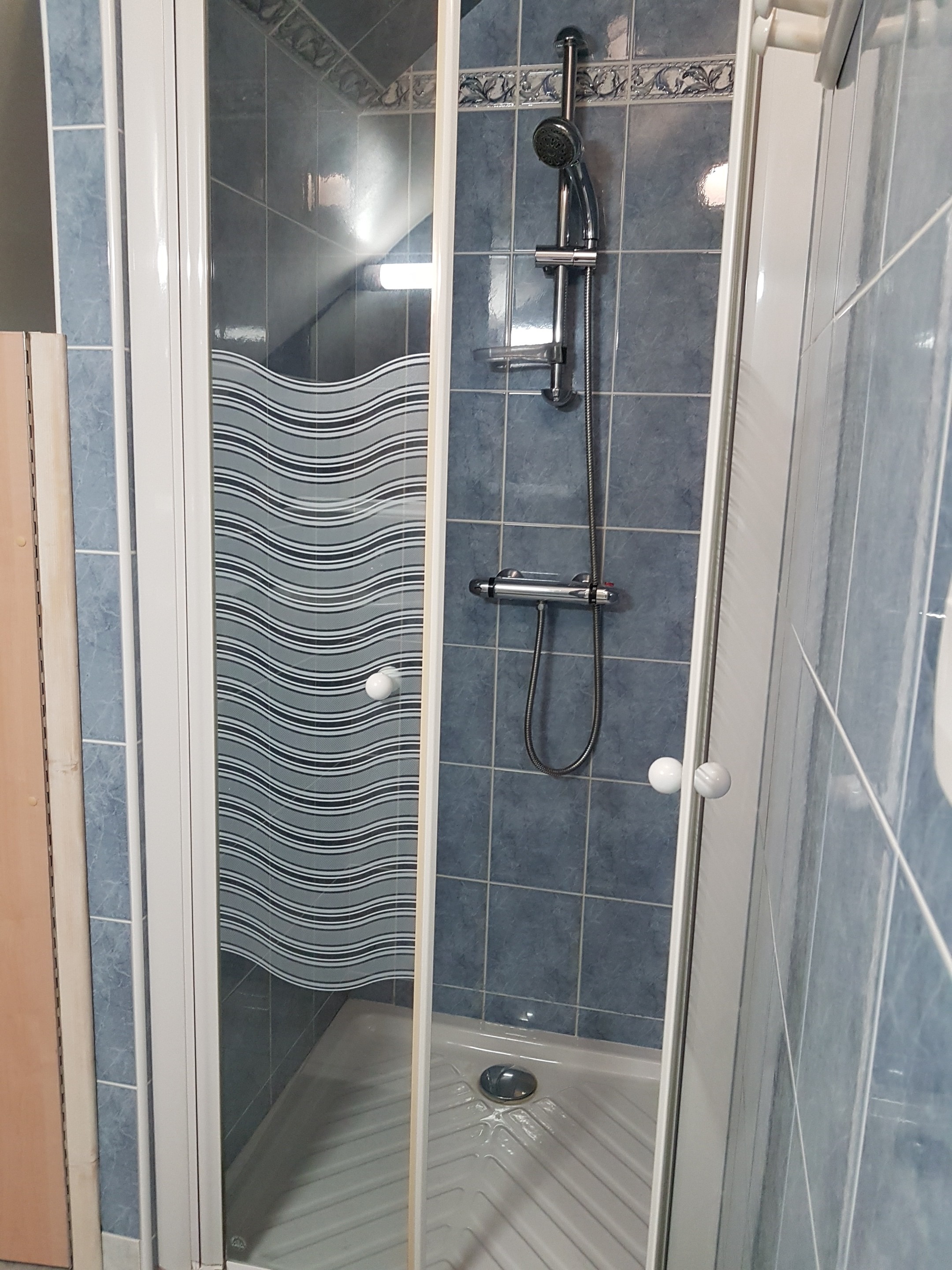 Shower room close to separate bedroom