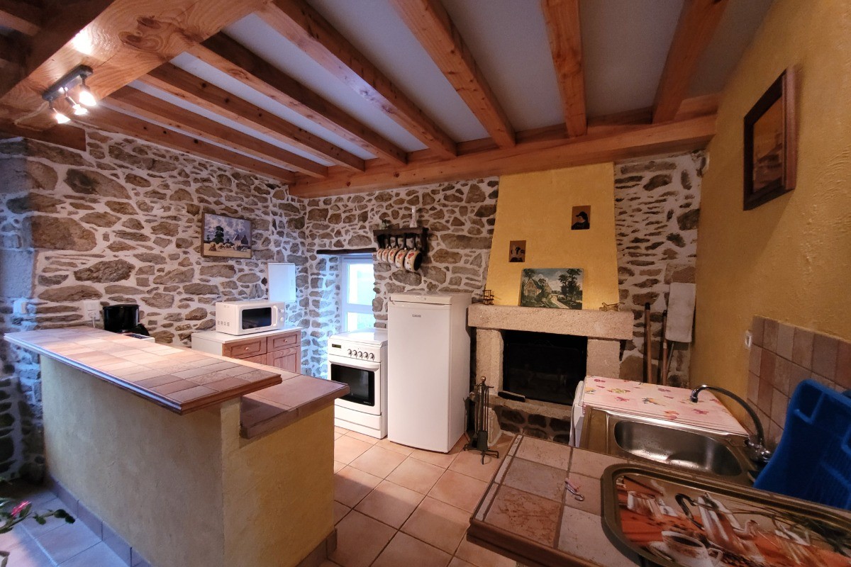 Location Mme Thebault - Cuisine - Maison 4 personnes en campagne entre Dinan et les magnifiques plages de St Jacut de la Mer - 1