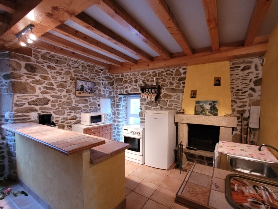 Location Mme Thebault - Cuisine - Maison 4 personnes en campagne entre Dinan et les magnifiques plages de St Jacut de la Mer - 1