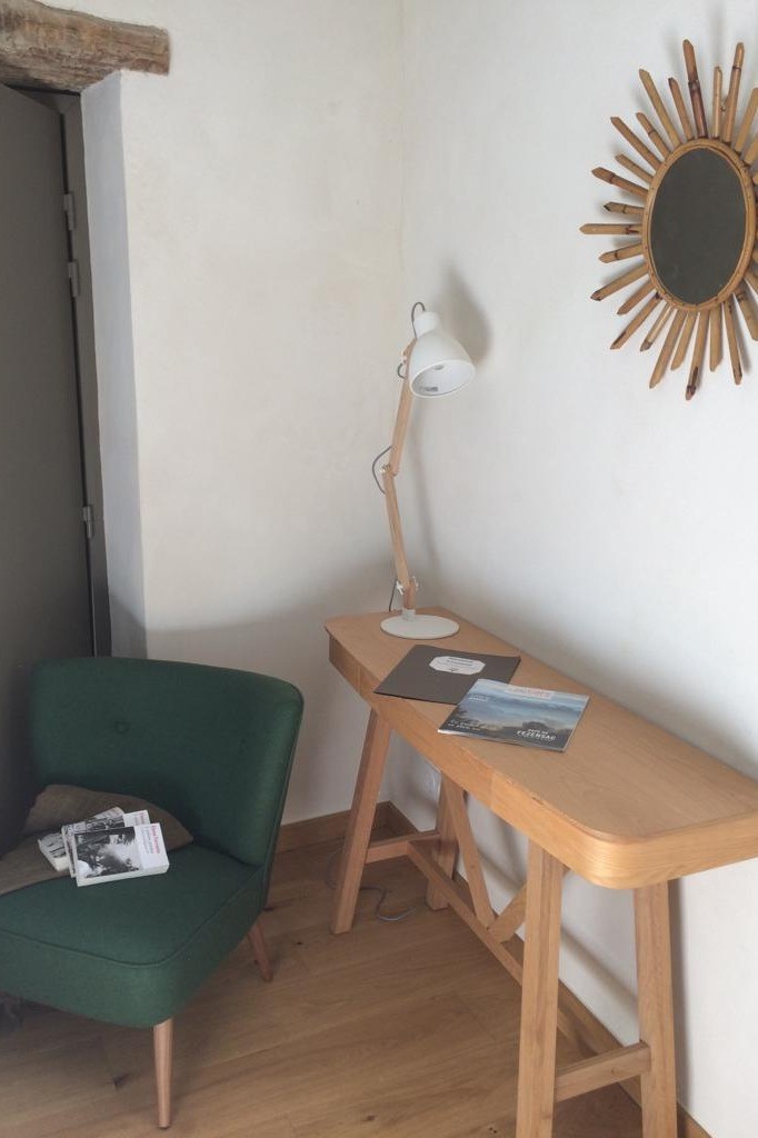 Chambre Côté jardin, coin bureau