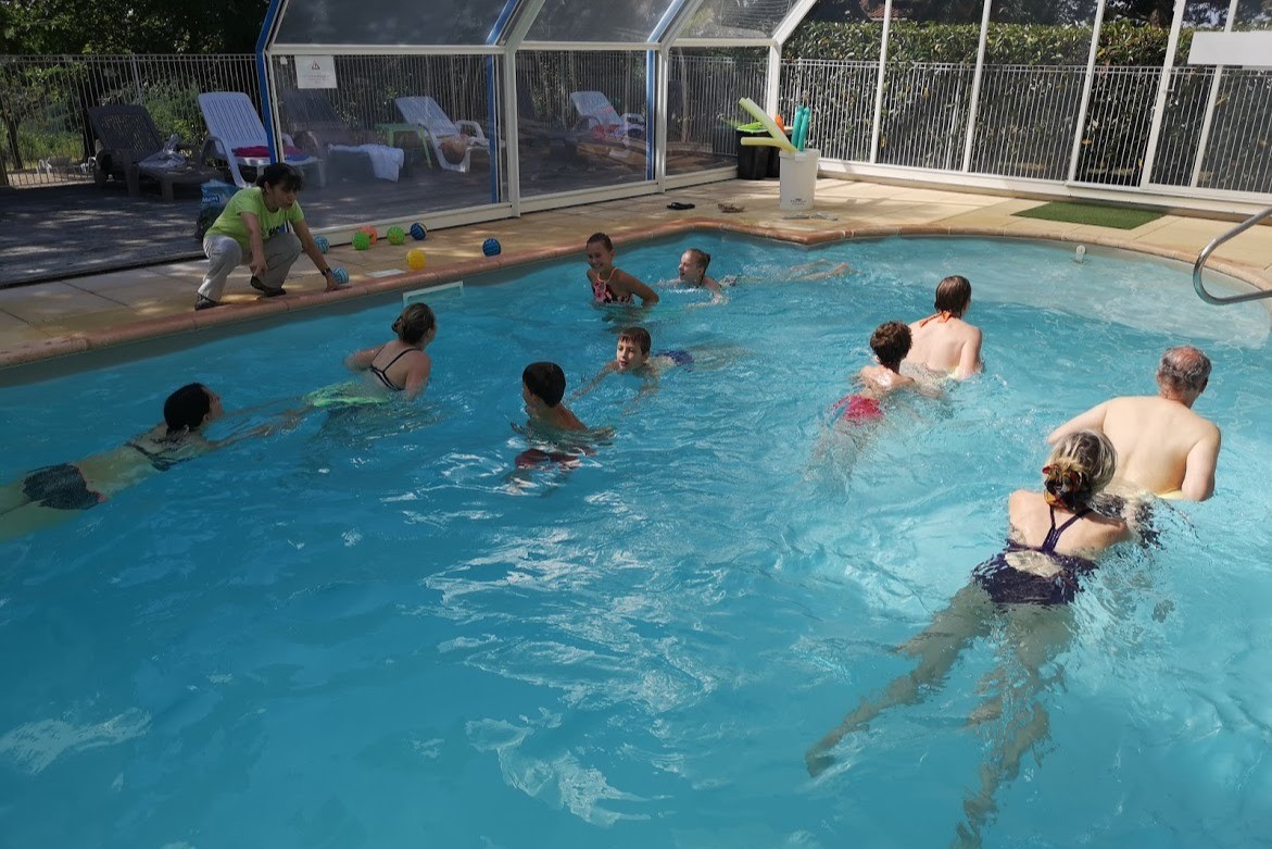 Animations piscine Village de Gîtes Les Collines d'Eyvigues 24580 Salignac Eyvigues Clévacances