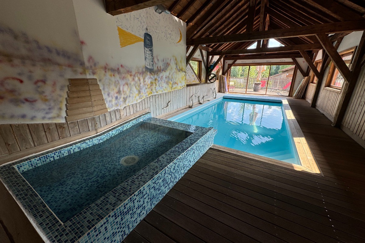 Espaces communs - piscine -  Gîte Jonquille - Domaine de la Prairie des Prés