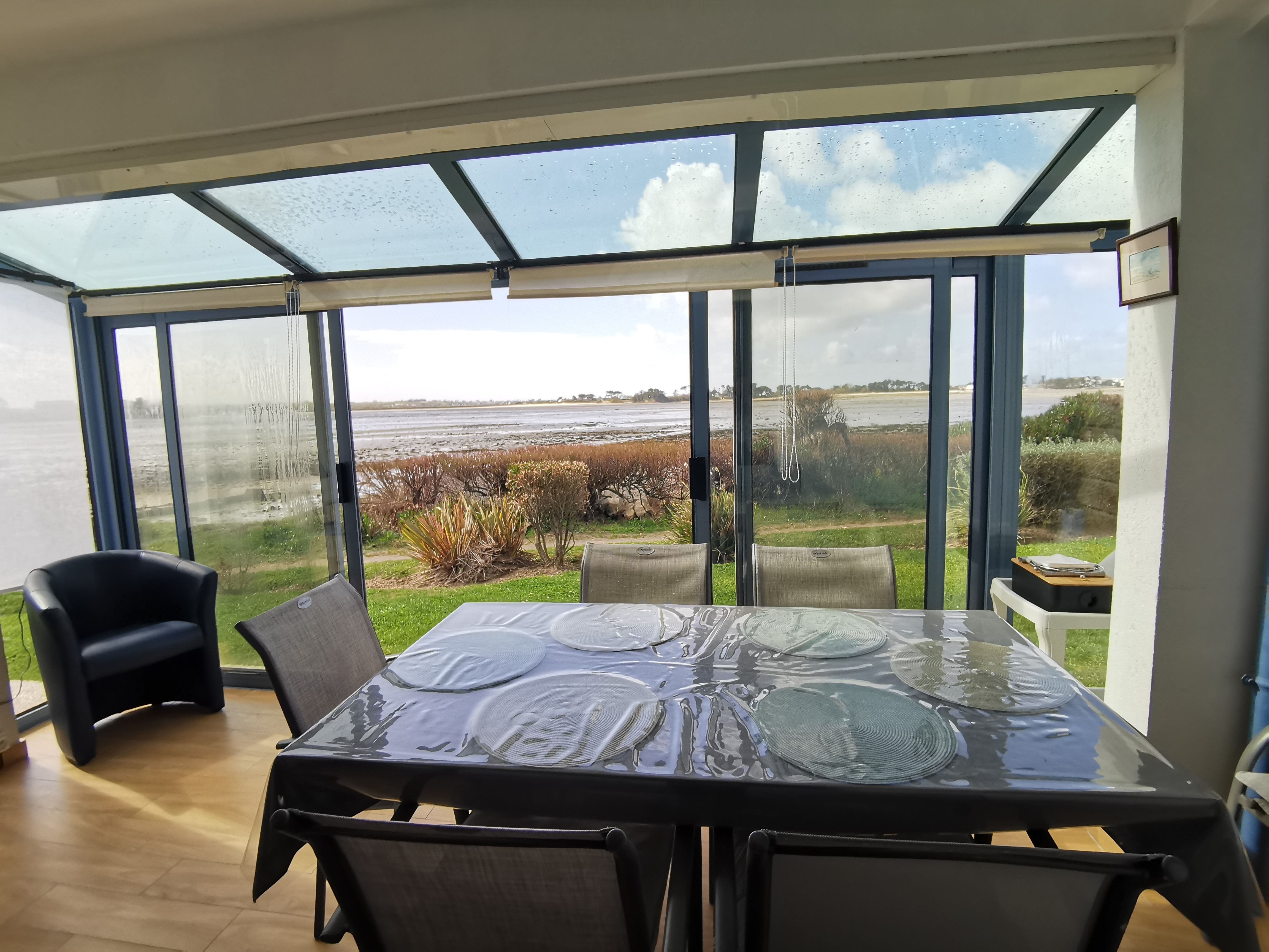 Veranda with sea view