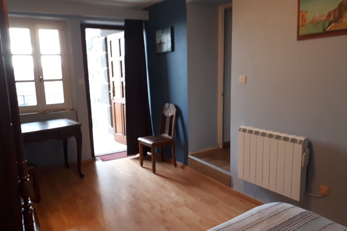 La chambre 'Océan' de plain-pied avec la terrasse couverte.