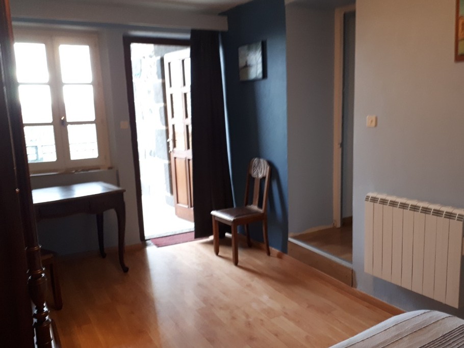 La chambre 'Océan' de plain-pied avec la terrasse couverte.