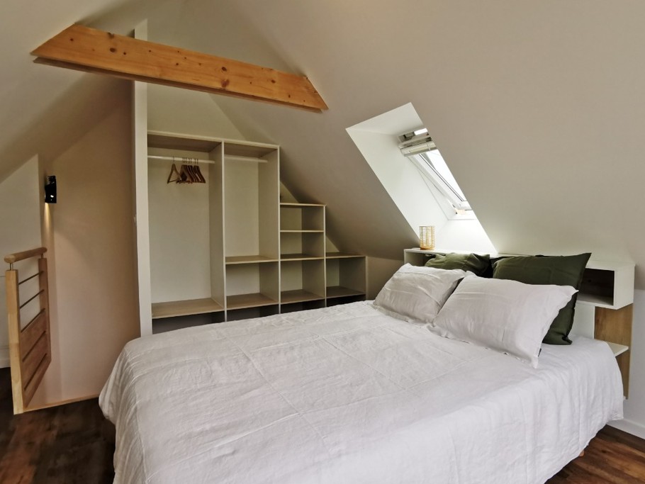 chambre avec linge de lit en lin