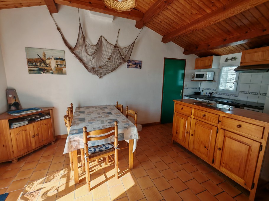 Espace repas et cuisine