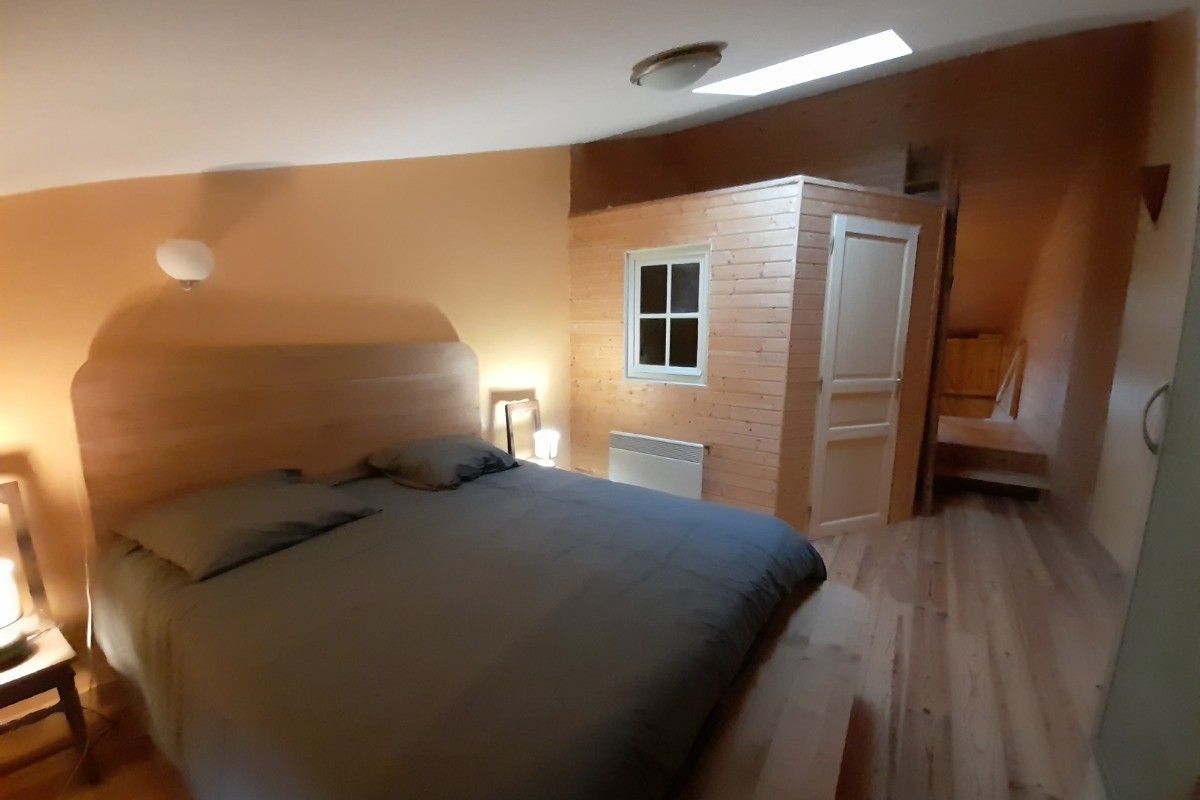 Chambre 2 et salle de bain