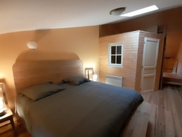 Chambre 2 et salle de bain