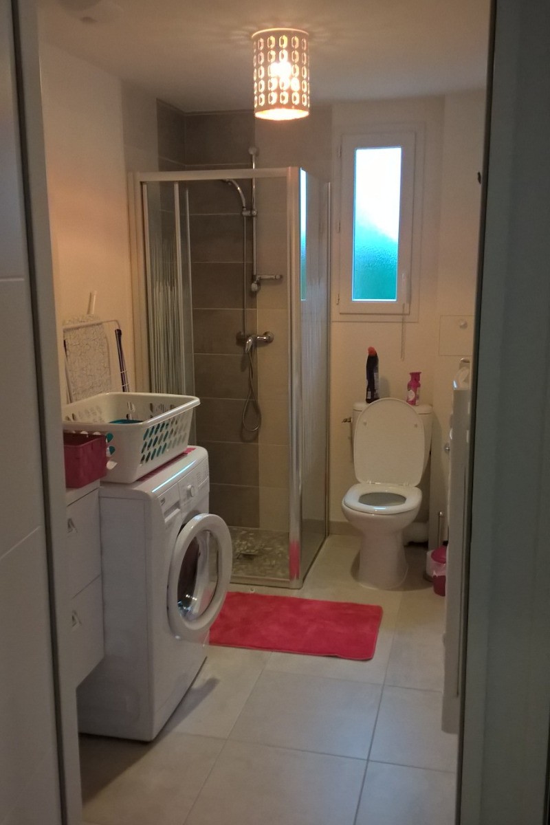 Salle de douche rdc