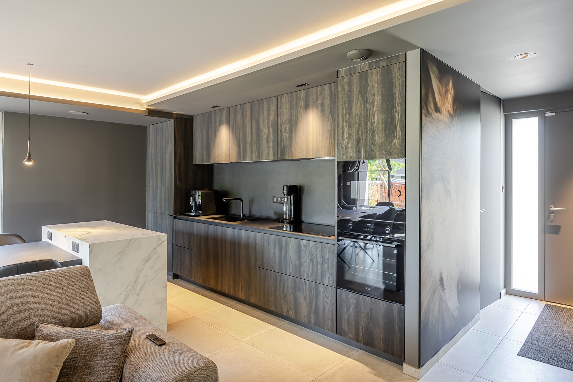 La Loge aux Loups, maison contemporaine avec piscine intérieure, sauna, local vélo, à 100 m du lac