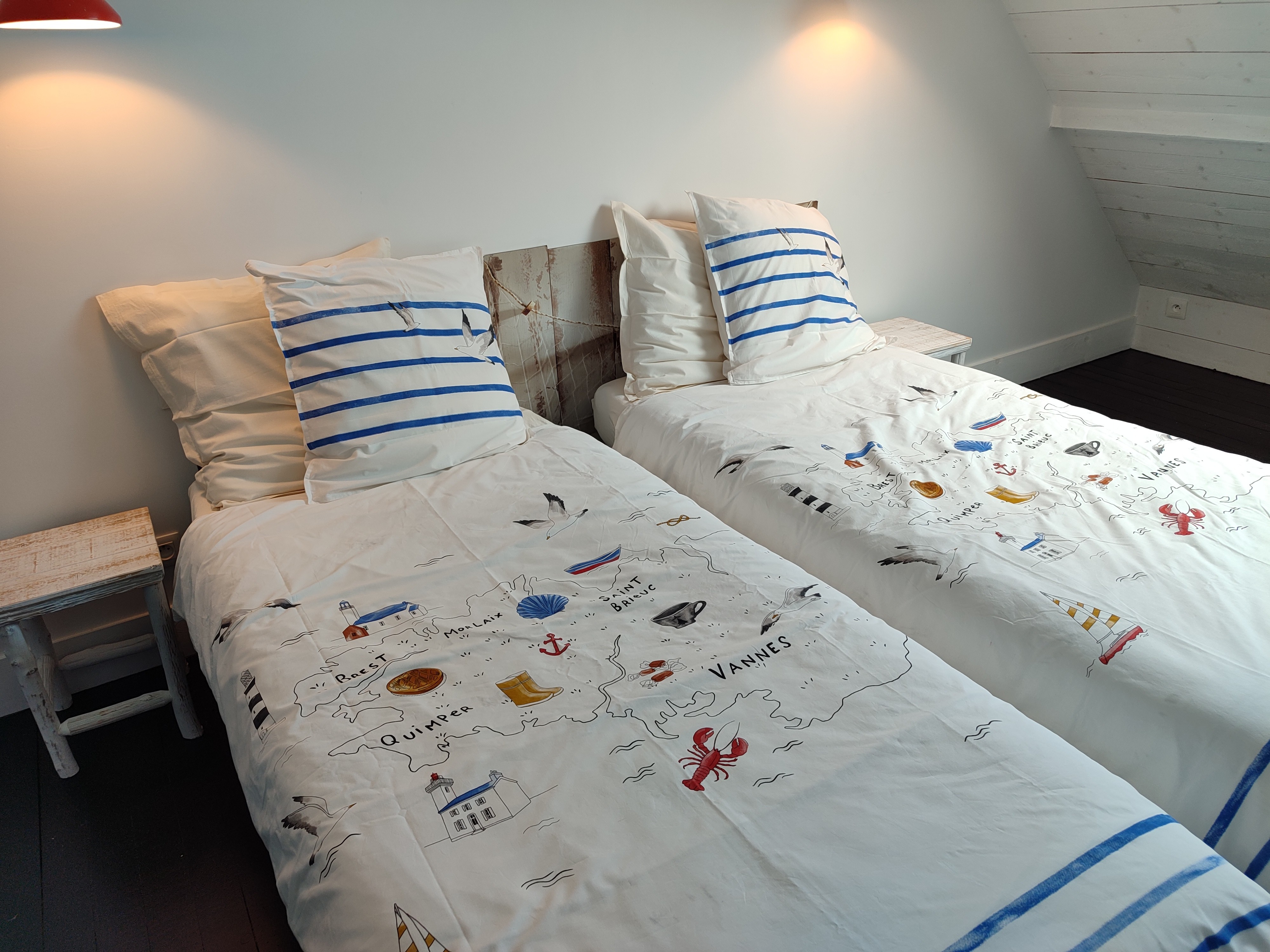 Chambre avec configuration 2 lits 90*200 cm