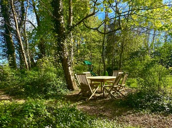 Un coin de repas dans le jardin