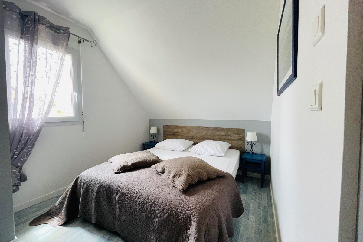 Chambre avec lit double