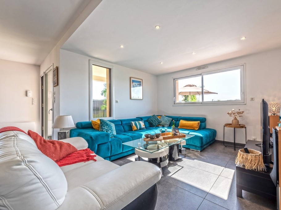 Salon avec 2 canapés