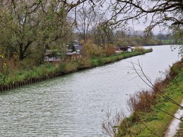 Gite au bord du Canal de l'Est et de la Meuse sauvage
