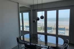 Coin repas vue sur mer