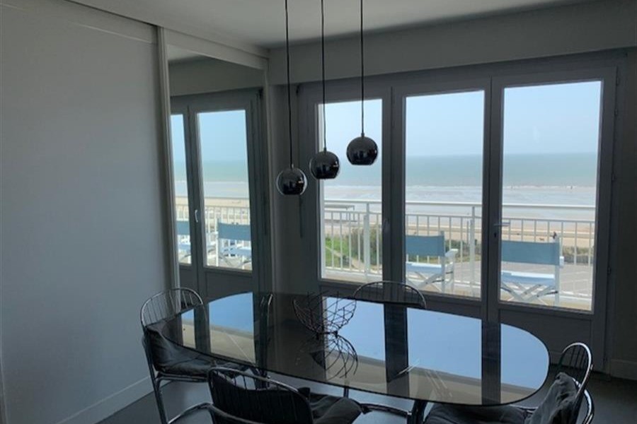 Coin repas vue sur mer