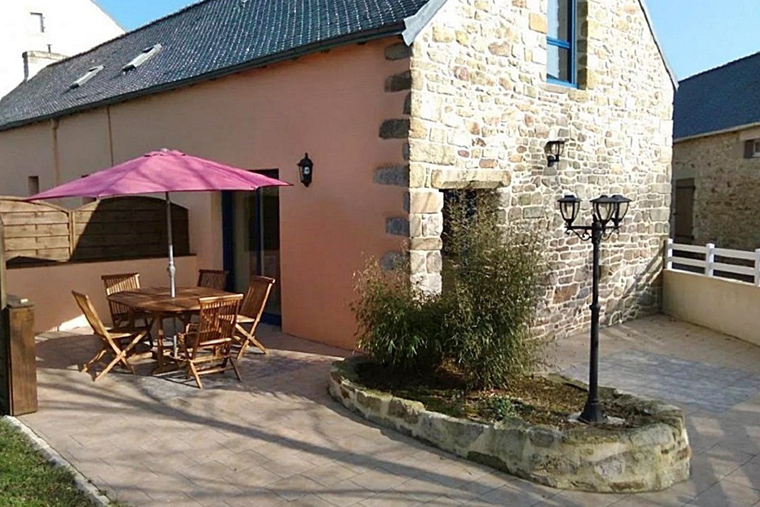 Façade de la maison "la nature" avec terrasse privative avec vue sur le jardin