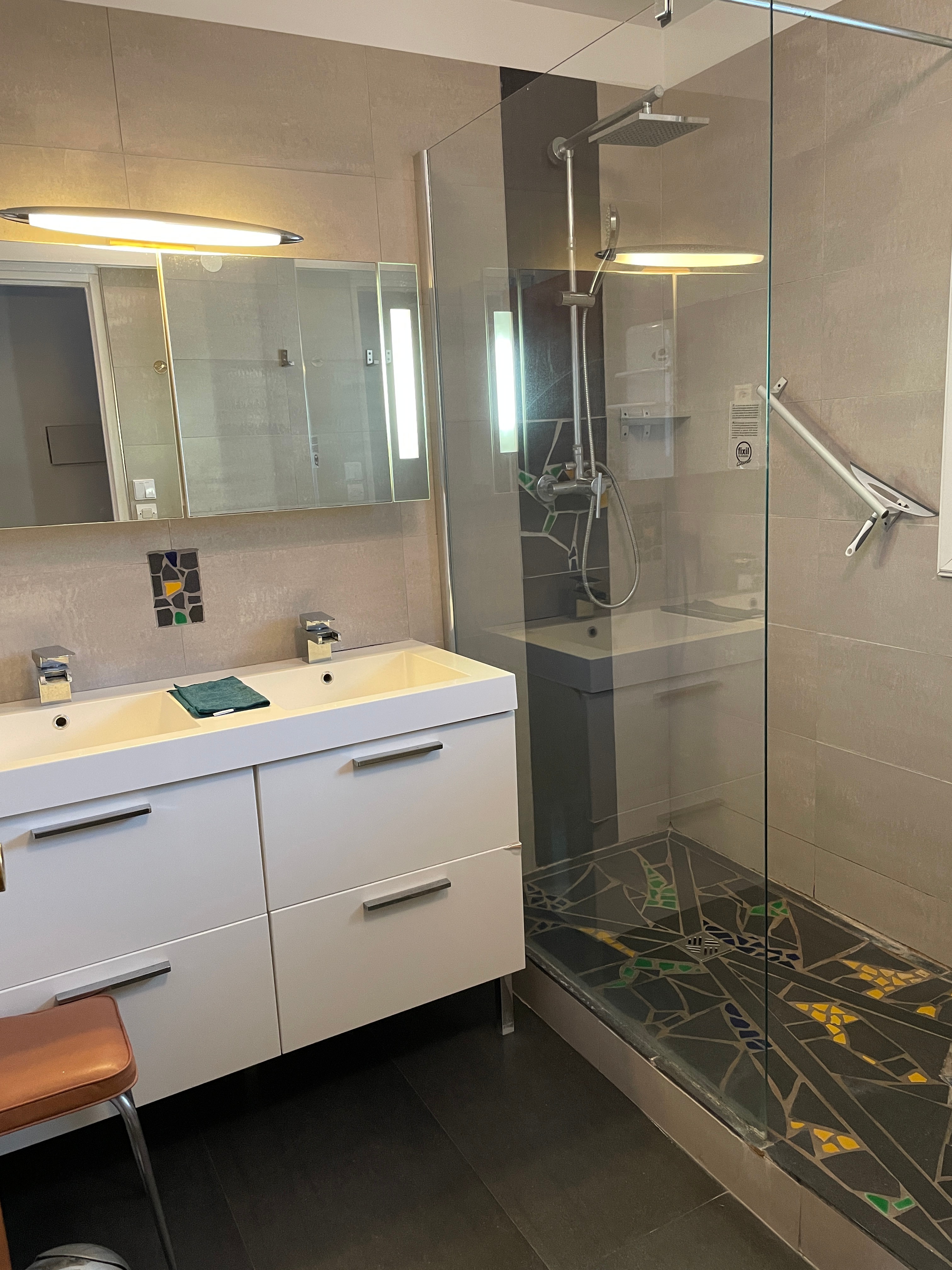 SDE  double vasque avec douche paroi en verre