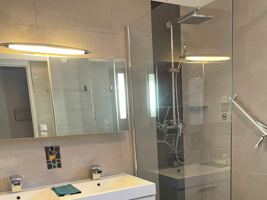 SDE  double vasque avec douche paroi en verre