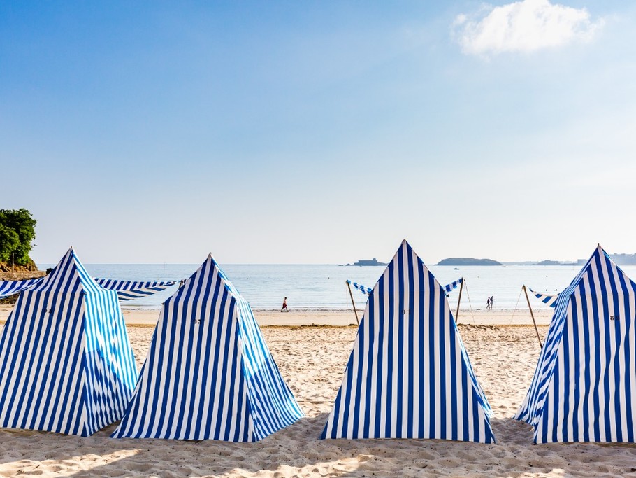 Cabines sur la plage de l'Ecluse à Dinard.
Crédits photos : CRTB L'oeil-de-Paco