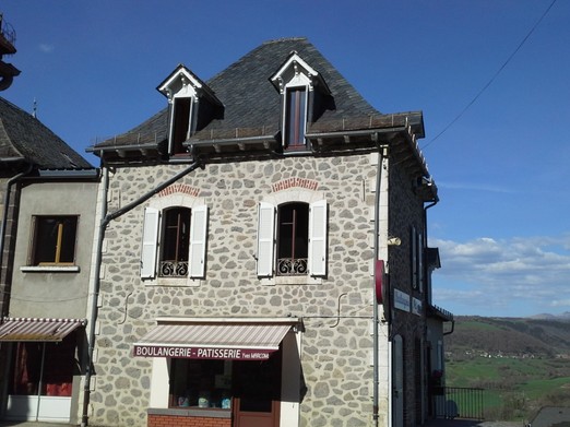 LOCATION AU DESSUS DE LA BOULANGERIE PATISSERIE