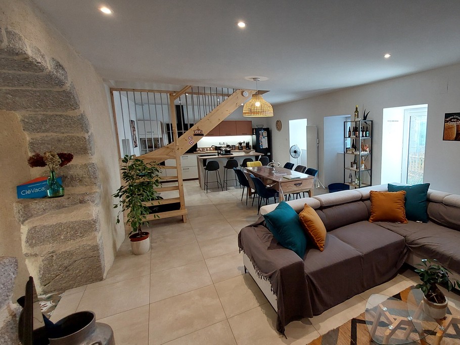 Vue d'ensemble de la pièce de vie