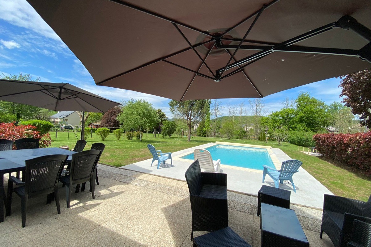 Piscine et terrasse