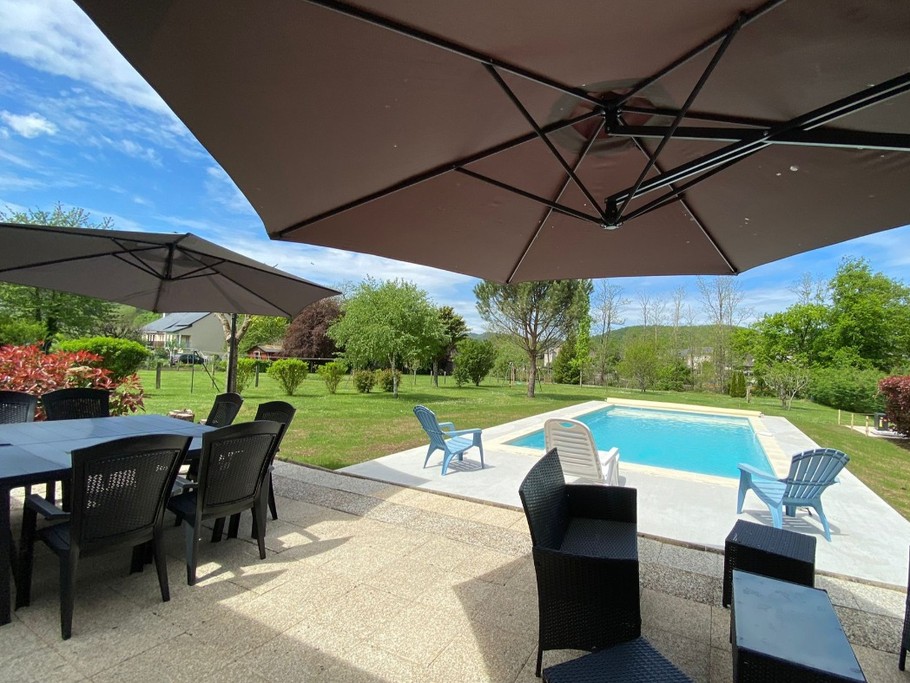 Piscine et terrasse
