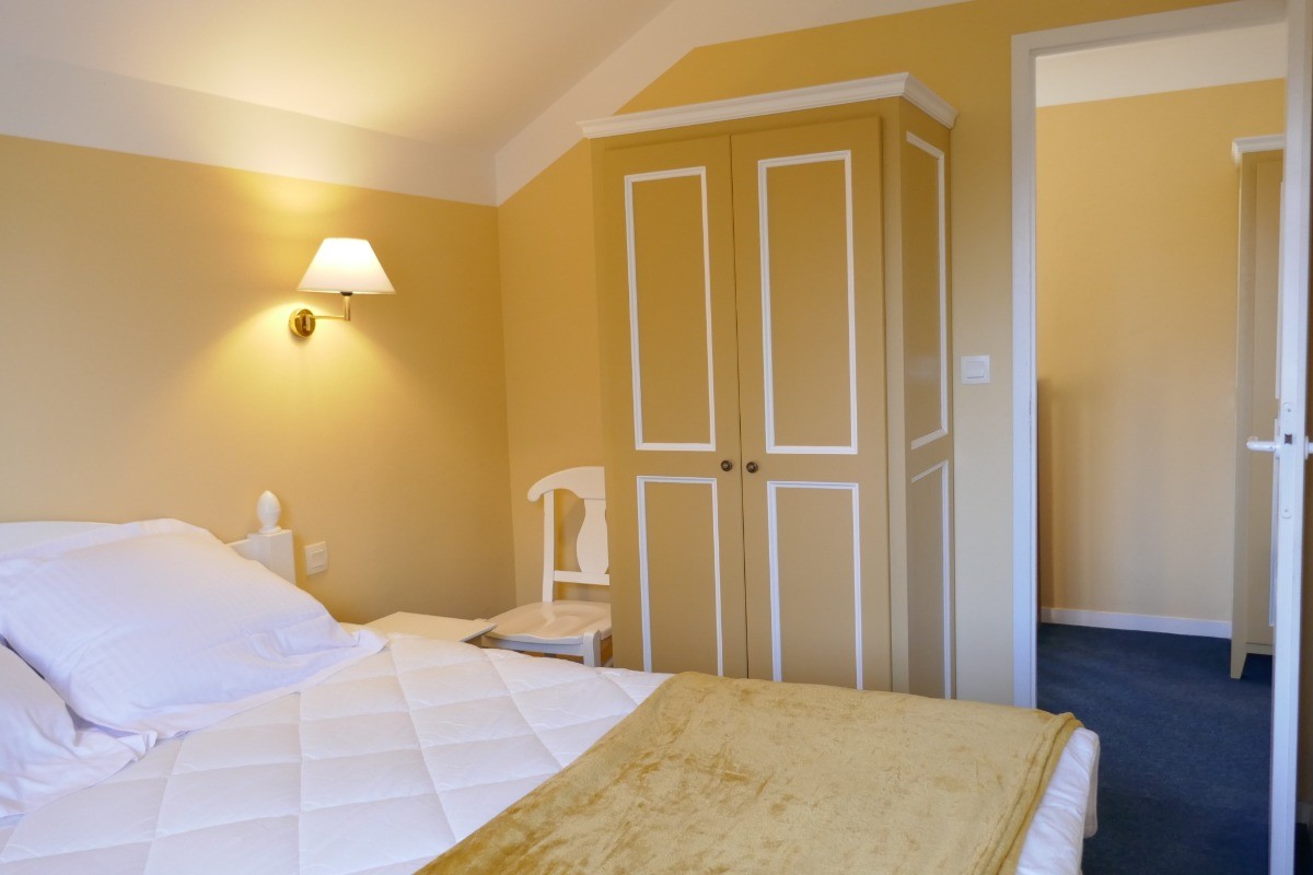 Etage : Chambre lit en 160