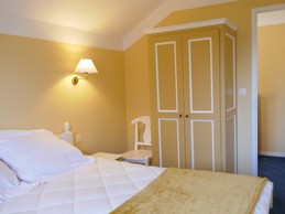 Etage : Chambre lit en 160