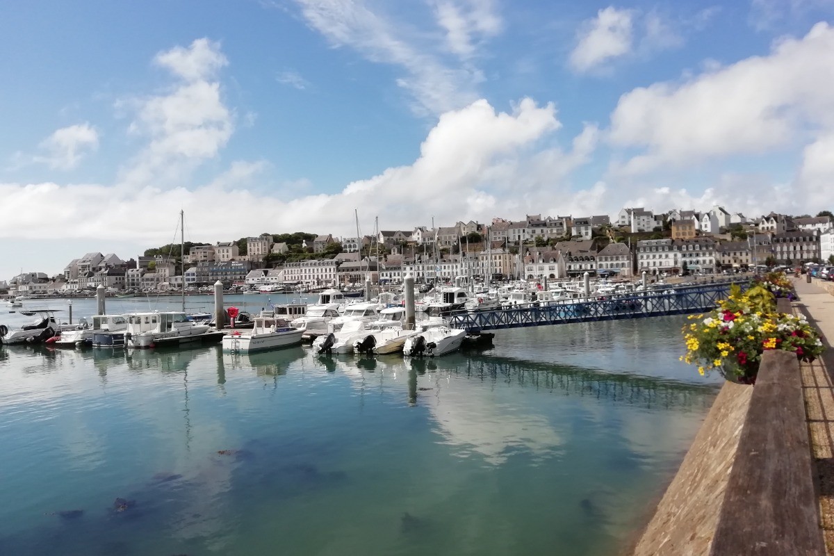 Promenade sur le port et les boutiques du centre ville