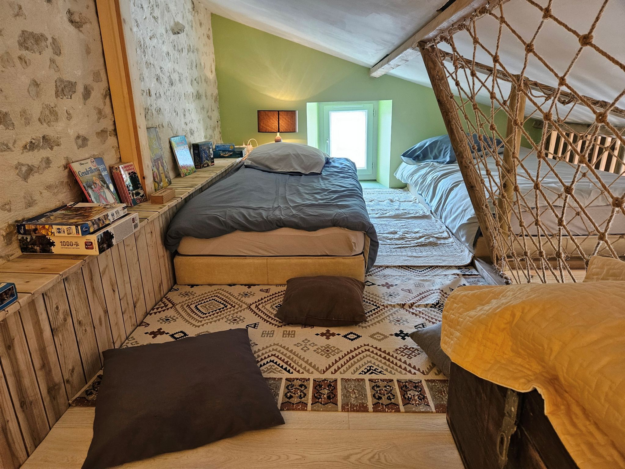 Sur la mezzanine, interdit aux enfants de moins de 6 ans