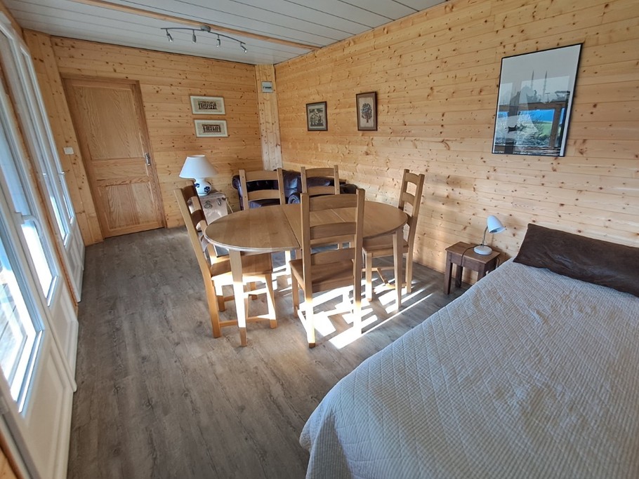 Lit clic-clac ouvert.