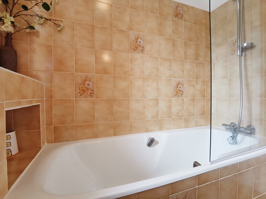 Bathroom bath